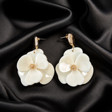 Boucles d'Oreille Emma – Fleur en Résine Puce Dorée – Acier Inoxydable 316L