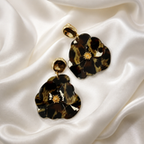 Boucles d'Oreille Emma – Fleur en Résine Puce Dorée – Acier Inoxydable 316L