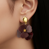 Boucles d'Oreille Emma – Fleur en Résine Puce Dorée – Acier Inoxydable 316L