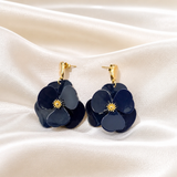 Boucles d'Oreille Emma – Fleur en Résine Puce Dorée – Acier Inoxydable 316L