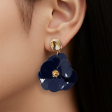 Boucles d'Oreille Emma – Fleur en Résine Puce Dorée – Acier Inoxydable 316L